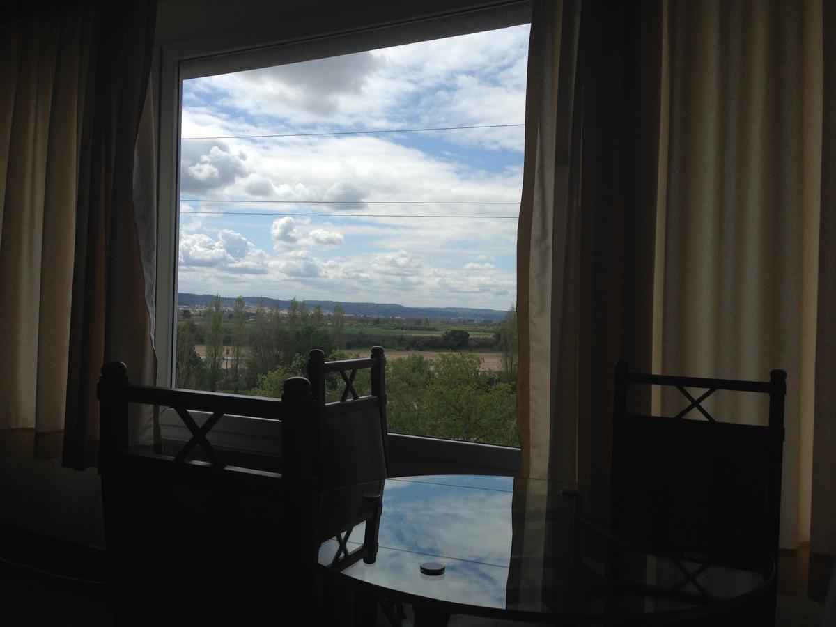 Soltejo Hotel วิลานอวา ดา บาร์กินญา ภายนอก รูปภาพ